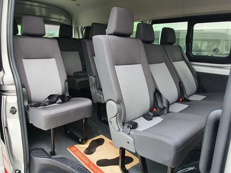Đánh giá nội thất Toyota Hiace